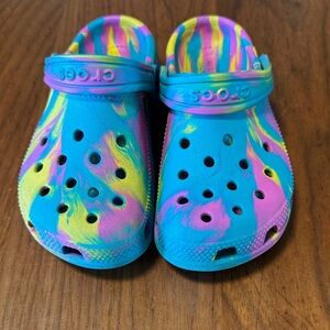 CROCS Kids' Vibrant Swirl Clogs